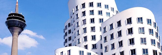 Singles in Düsseldorf: Panoramaaufnahme Gebäude Düsseldorf