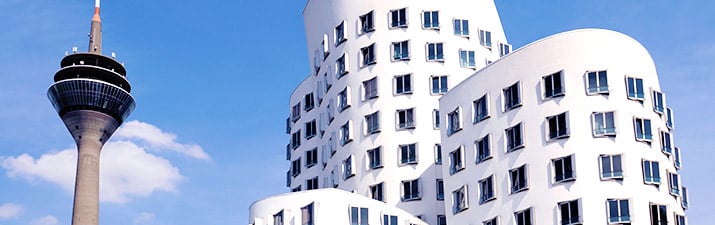 Singles in Düsseldorf: Panoramaaufnahme Gebäude Düsseldorf