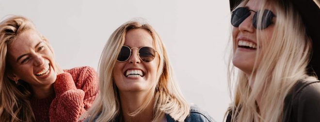 Rückseite hollywood-frauen, die einen mann suchen